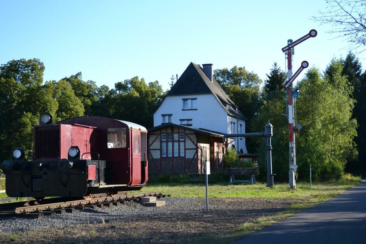 "Alter Bahnhof" Schalkenmehren Apartment Bagian luar foto